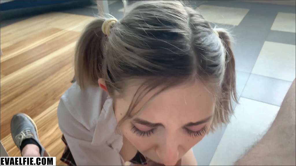 Eva Elfie Nacktvideo saugt den letzten Tropfen aus deinem Schwanz