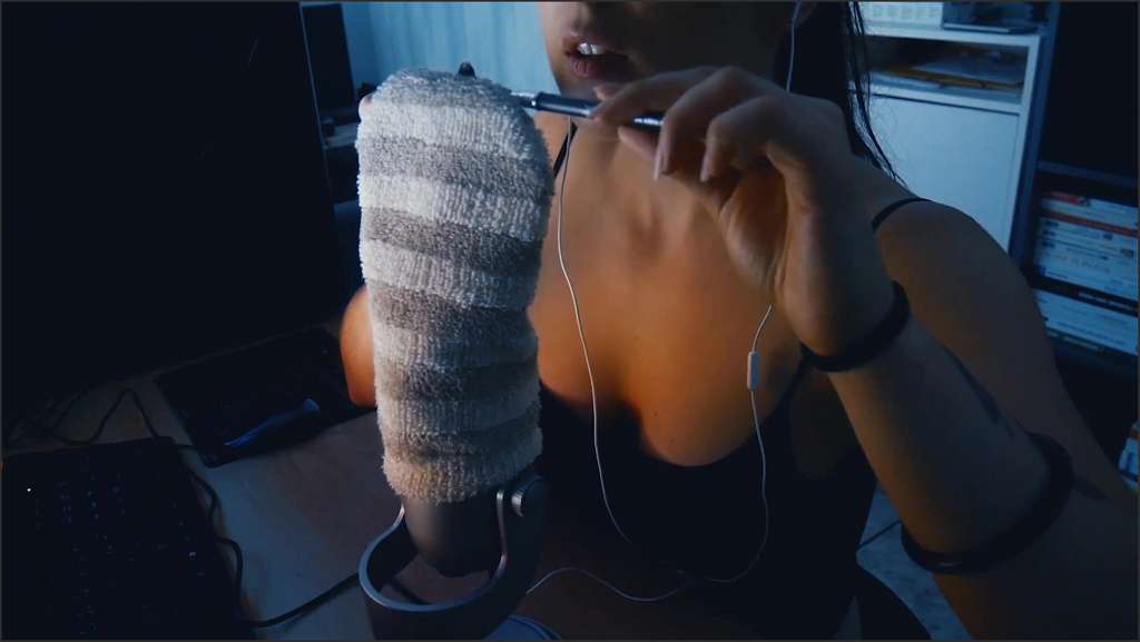 Madelaine Rousset Sexvideo mit schlanker brünetten Teen Lucy Bell