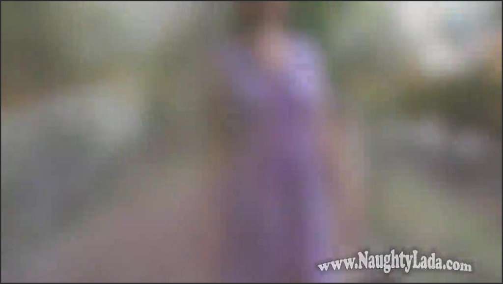 Naughty Lada Sexvideo mit dicken Hupen in interaktivem Porno