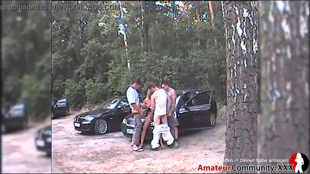 Parkplatz Sex Porno Video mit ihrer nackten Muschi über sein hartes Glied